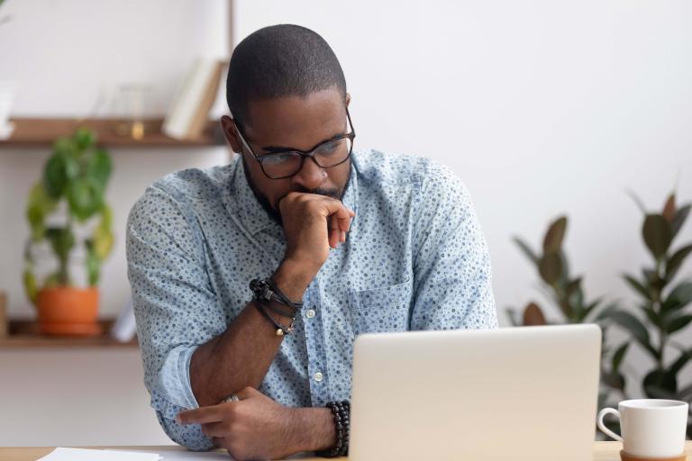 /medias/07-2021-Home-Office-Design-Ideas.f1cb27a519bdb5b6ed34049a5b86e317.jpg?context=bWFzdGVyfGltYWdlc3w0MjA4MHxpbWFnZS9qcGVnfHN5cy1tYXN0ZXIvaW1hZ2VzL2g2MS9oODkvODg1NDIxOTIyNzE2Ni8wN18yMDIxX0hvbWUtT2ZmaWNlLURlc2lnbi1JZGVhcy5mMWNiMjdhNTE5YmRiNWI2ZWQzNDA0OWE1Yjg2ZTMxNy5qcGd8YjNlYzUyYzFmZTZiNGQxMGY4NmVlMTBkYzUxYzA5MDBmNThjMDMwNGQ3ZTAwZDI3OTRkN2U4ZTM2NGI4NjhiOA