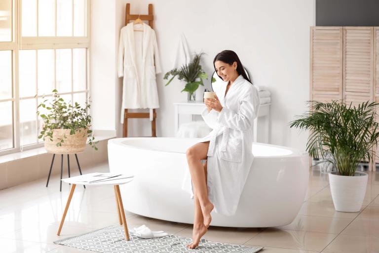 /medias/08-2021-Transform-Your-Bathroom.f1cb27a519bdb5b6ed34049a5b86e317.rJGFG-p-t.jpeg?context=bWFzdGVyfGltYWdlc3w0NTQwOXxpbWFnZS9qcGVnfHN5cy1tYXN0ZXIvaW1hZ2VzL2g1Mi9oODMvODg1NDIxOTA5NjA5NC8wOF8yMDIxX1RyYW5zZm9ybS1Zb3VyLUJhdGhyb29tLmYxY2IyN2E1MTliZGI1YjZlZDM0MDQ5YTViODZlMzE3LnJKR0ZHX3AtdC5qcGVnfDI0ZDE0MGMxODFlZWU2MGFiYmM1ZjFiMmUyZDAwMzJiMmY0ZjVlNWIxYzE1M2FhNzk5YzU2ZGM0MTA4YTBmNTM