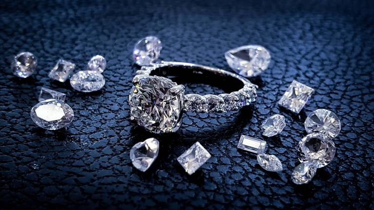/medias/10-2021-What-Is-The-Best-Quality-Diamond.f1cb27a519bdb5b6ed34049a5b86e317.jpg?context=bWFzdGVyfGltYWdlc3w3Mzc1NHxpbWFnZS9qcGVnfHN5cy1tYXN0ZXIvaW1hZ2VzL2g5OC9oMjkvODg1NDIxODUwNjI3MC8xMF8yMDIxX1doYXQtSXMtVGhlLUJlc3QtUXVhbGl0eS1EaWFtb25kLmYxY2IyN2E1MTliZGI1YjZlZDM0MDQ5YTViODZlMzE3LmpwZ3xhOWFjOGVlN2FkOWE4ZDM1YTRkNzczOTAxODk5MTYxZmFkM2E5NTc3MzI1ZTU2NGZkOTY1OWEyNzJlODllZTQ0