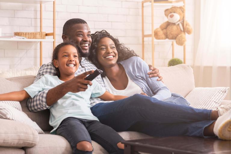 /medias/10-2021-When-Is-The-Best-Time-To-Shop-For-A-New-TV.f1cb27a519bdb5b6ed34049a5b86e317.Byawb4MwK.jpg?context=bWFzdGVyfGltYWdlc3w0NTYyNHxpbWFnZS9qcGVnfHN5cy1tYXN0ZXIvaW1hZ2VzL2gwYi9oMWMvODg1NDIxODExMzA1NC8xMF8yMDIxX1doZW4tSXMtVGhlLUJlc3QtVGltZS1Uby1TaG9wLUZvci1BLU5ldy1UVi5mMWNiMjdhNTE5YmRiNWI2ZWQzNDA0OWE1Yjg2ZTMxNy5CeWF3YjRNd0suanBnfGMyNjZlNjcyYmNiNWQxOWNhYzJiYTQzNWVhMWYwMzI0N2MzMWRjZTE2MzVjNzUwOGI0OTMwMWI1YmFkYjQxMTg