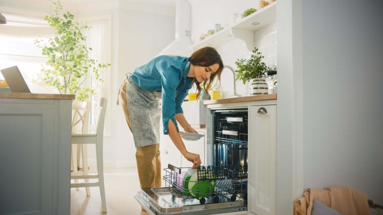 /medias/10-2021-Why-You-Should-Shop-For-Energy-Star-Appliances.f1cb27a519bdb5b6ed34049a5b86e317.Hk8LqpAUt.jpg?context=bWFzdGVyfGltYWdlc3wzODY2NnxpbWFnZS9qcGVnfHN5cy1tYXN0ZXIvaW1hZ2VzL2g4OS9oMjMvODg1NDIxODM3NTE5OC8xMF8yMDIxX1doeS1Zb3UtU2hvdWxkLVNob3AtRm9yLUVuZXJneS1TdGFyLUFwcGxpYW5jZXMuZjFjYjI3YTUxOWJkYjViNmVkMzQwNDlhNWI4NmUzMTcuSGs4THFwQVV0LmpwZ3wzYWRjZWVkZTRiYzYxY2I5ZTYzYzUxZTVhMzBiNjQ3Mzg1NjBjNGY0YjYwYjA0OGM1OGJmZTI4YzhhZTdhOWNl