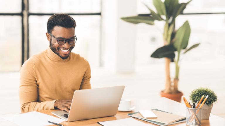 /medias/11-2021-Should-I-Shop-Refurbished-Laptops.f1cb27a519bdb5b6ed34049a5b86e317.jpeg?context=bWFzdGVyfGltYWdlc3wzMDAzMHxpbWFnZS9qcGVnfHN5cy1tYXN0ZXIvaW1hZ2VzL2g1MC9oM2YvODg1NDIxNzU4ODc2Ni8xMV8yMDIxX1Nob3VsZC1JLVNob3AtUmVmdXJiaXNoZWQtTGFwdG9wcy5mMWNiMjdhNTE5YmRiNWI2ZWQzNDA0OWE1Yjg2ZTMxNy5qcGVnfGY5ODNhOThmOTQxOWVmODRlYWM0ZTVjMWQxMDRkMDQxZWMzYWE0NmRmNmQ3YWEwOWM5YTkxOTUyMGVjZjdjMzA