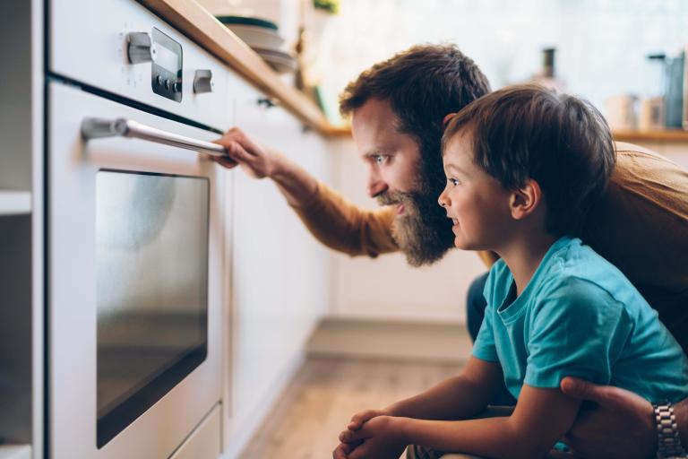 /medias/11-2021-Thanksgiving-Appliance-Checklist.f1cb27a519bdb5b6ed34049a5b86e317.jpg?context=bWFzdGVyfGltYWdlc3w0MDg5NXxpbWFnZS9qcGVnfHN5cy1tYXN0ZXIvaW1hZ2VzL2gwZC9oNDYvODg1NDIxNzM5MjE1OC8xMV8yMDIxLVRoYW5rc2dpdmluZy1BcHBsaWFuY2UtQ2hlY2tsaXN0LmYxY2IyN2E1MTliZGI1YjZlZDM0MDQ5YTViODZlMzE3LmpwZ3xiZDkzZTg5MmJiNWI1YmExOTlhMzgzNzIxZTQwM2Q2MzcyOThhNzkxOTc4YmI1OTkwYTQyOGZhZGYxM2FiZjA2