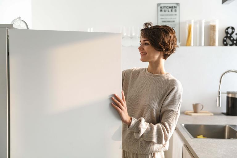 /medias/12-2021-4-Reasons-You-Need-Two-Freezers.Hy819E4Kt.f1cb27a519bdb5b6ed34049a5b86e317.jpeg?context=bWFzdGVyfGltYWdlc3wzMDY4MHxpbWFnZS9qcGVnfHN5cy1tYXN0ZXIvaW1hZ2VzL2g0MS9oMzkvODg1NDIxNzcxOTgzOC8xMl8yMDIxXzQtUmVhc29ucy1Zb3UtTmVlZC1Ud28tRnJlZXplcnMuSHk4MTlFNEt0LmYxY2IyN2E1MTliZGI1YjZlZDM0MDQ5YTViODZlMzE3LmpwZWd8N2Q5YmVmZjlhNDc2N2ZmNGJmNDg3M2FjOTg2MjY5MWJlNzcxNjMxM2RlOWY0MjViMzIyZjA1ZTZjYmNjNDU5Zg