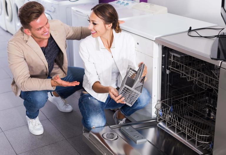 /medias/12-2021-types-of-dishwashers.f1cb27a519bdb5b6ed34049a5b86e317.Bk6b9FJpK.jpeg?context=bWFzdGVyfGltYWdlc3w2MTE0M3xpbWFnZS9qcGVnfHN5cy1tYXN0ZXIvaW1hZ2VzL2gyNC9oYjQvODg1NDIxNjIxMjUxMC8xMl8yMDIxX3R5cGVzLW9mLWRpc2h3YXNoZXJzLmYxY2IyN2E1MTliZGI1YjZlZDM0MDQ5YTViODZlMzE3LkJrNmI5RkpwSy5qcGVnfDk5ZDljMDY5MTZhM2NiNzc1N2FkNzQyOTFjNjNlY2Q3N2NiZDcwMDE4NzBkMjUyMTU1MjI4ZDc4NWNkNDlhNTA