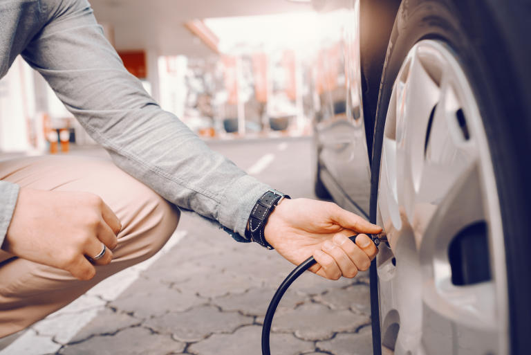 /medias/AI-Content-Story-7-How-To-Put-Air-IN-Your-Tires.jpeg?context=bWFzdGVyfGltYWdlc3w1MjM1NnxpbWFnZS9qcGVnfHN5cy1tYXN0ZXIvaW1hZ2VzL2hkYi9oNzQvODg1NDIxNDExNTM1OC9BSV9Db250ZW50X1N0b3J5XzdfSG93X1RvX1B1dF9BaXJfSU5fWW91cl9UaXJlcy5qcGVnfDExOGRiMTJiODdjNDdkZWIzZTEwOGNlNGQ3NWM1YzA0MjBmMDk5Y2ZhYjAyNTc1NzQ1MDk3ODIzMjg1ODIwNTE