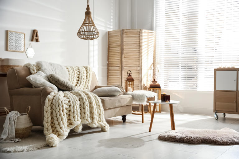 /medias/Affordable-Home-Furnishings-To-Welcome-WInter.jpeg?context=bWFzdGVyfGltYWdlc3w2MzE3MHxpbWFnZS9qcGVnfHN5cy1tYXN0ZXIvaW1hZ2VzL2hiYi9oY2IvODg1NDIxMTAzNTE2Ni9BZmZvcmRhYmxlX0hvbWVfRnVybmlzaGluZ3NfVG9fV2VsY29tZV9XSW50ZXIuanBlZ3w2OTBiNWQ5ODVjNmU4NjhiOGFlMTVhZDJjMGY5MjE5ZmUyNTg5NmNkZDc1NzhiY2JiYmQzZTIzZmViMzgyYzA3
