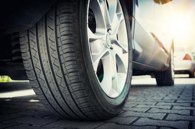 /medias/Al-Content-Story-1-How-Often-TO-Rotate-Tires.f1cb27a519bdb5b6ed34049a5b86e317.jpeg?context=bWFzdGVyfGltYWdlc3w1Mzk2MHxpbWFnZS9qcGVnfHN5cy1tYXN0ZXIvaW1hZ2VzL2gzMy9oYmEvODg1NDIxNjA4MTQzOC9BbC1Db250ZW50LVN0b3J5LTEtLS1Ib3ctT2Z0ZW4tVE8tUm90YXRlLVRpcmVzLmYxY2IyN2E1MTliZGI1YjZlZDM0MDQ5YTViODZlMzE3LmpwZWd8MWMzNWU0Y2RiNjNkYTg4NGMxNGE2MThjNzA0MjdhZmFhYmMyNGRiM2I4ZjYxMmMzZGJhMDJjNDlkMjQ0NWQ0Zg