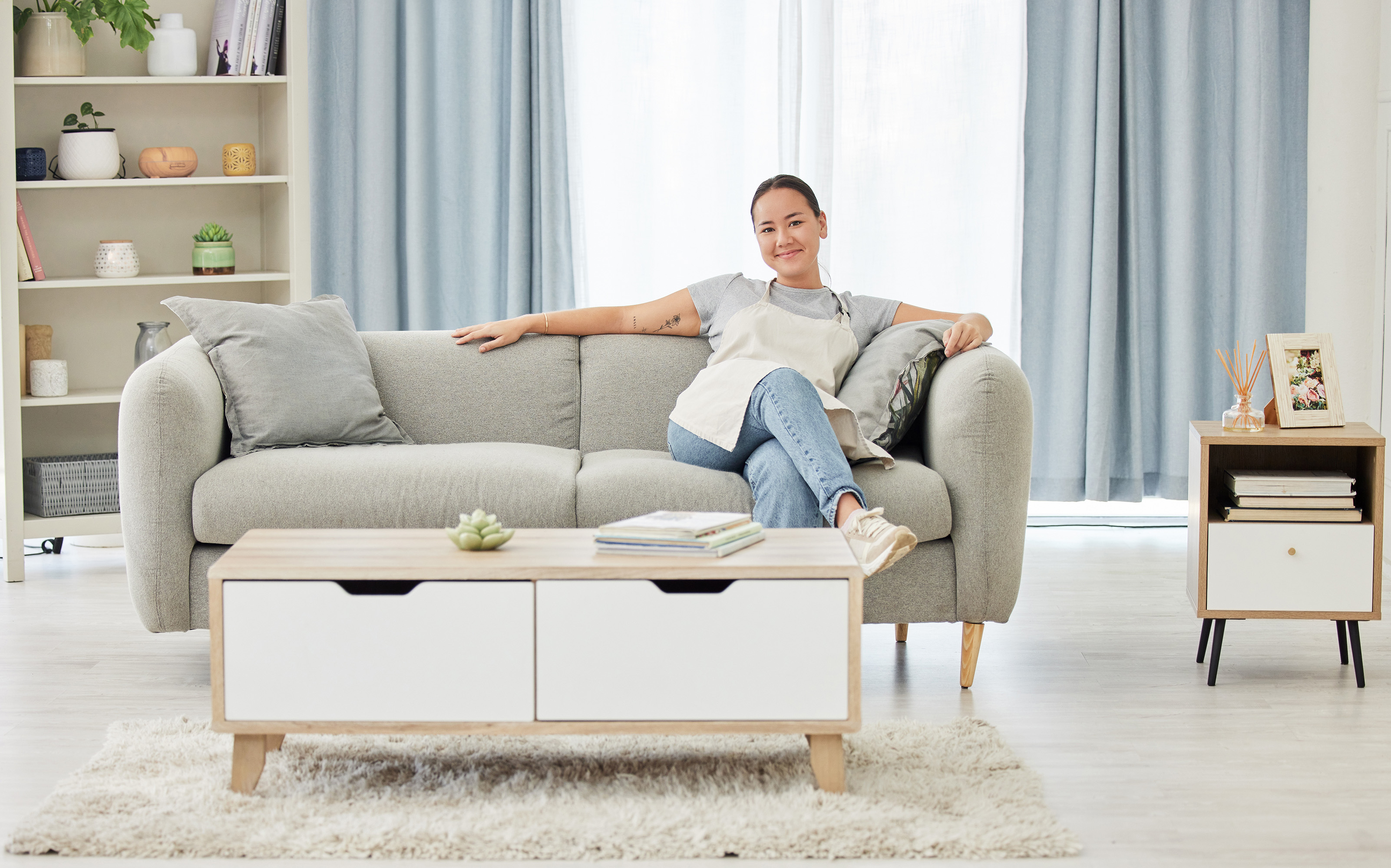 /medias/How-to-Declutter-Your-Home-Tips-for-a-cleaner-more-organized-space.jpeg?context=bWFzdGVyfHJvb3R8MTQ4NjgyOXxpbWFnZS9qcGVnfHN5cy1tYXN0ZXIvcm9vdC9oODMvaGQwLzkxODA5MDk2MzM1NjYvSG93IHRvIERlY2x1dHRlciBZb3VyIEhvbWUgVGlwcyBmb3IgYSBjbGVhbmVyIG1vcmUgb3JnYW5pemVkIHNwYWNlLmpwZWd8ZTRiOTIwNDM5NTJjYzVmZDkxMjY0NGE4OGRkNWMyM2E5ZTc1ZDNiMmM5NjIwYzQ4ZmYxZTI3YzQ1NGUxOTYzMg