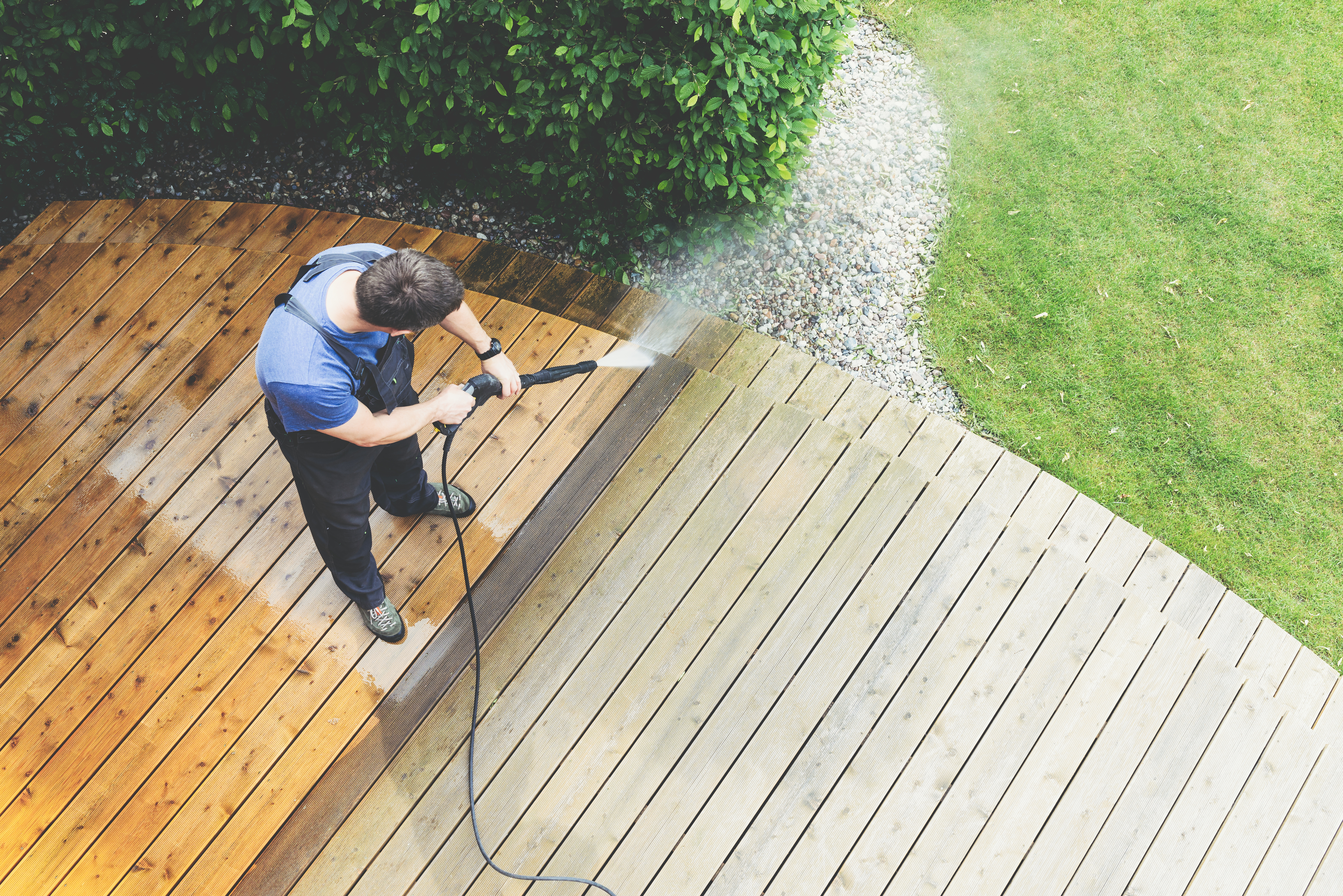 /medias/How-to-Pressure-Wash-Your-Driveway-.jpeg?context=bWFzdGVyfGltYWdlc3wyMzc5MjYyNHxpbWFnZS9qcGVnfHN5cy1tYXN0ZXIvaW1hZ2VzL2hjYS9oNzEvODg1NDIxNDA0OTgyMi9Ib3dfdG9fUHJlc3N1cmVfV2FzaF9Zb3VyX0RyaXZld2F5Xy5qcGVnfGE0YjNjOWNiZmJjNjVkNjliYzRmZTkxNzA3OGNkYjdjMmQwYTljNmRmMmQ1ZDZmMDVlYzljYTc0NGFlNDY0ZmU