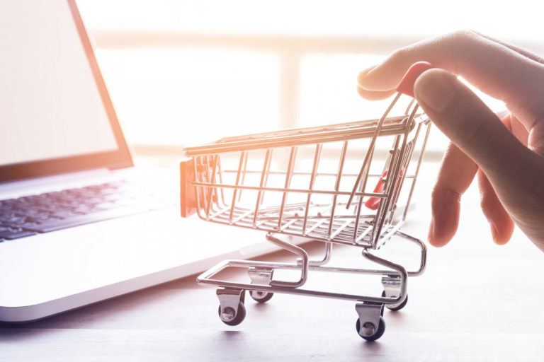 /medias/Online-Shopping-1600x1067.f1cb27a519bdb5b6ed34049a5b86e317.rk49uYI7K.png?context=bWFzdGVyfGltYWdlc3wzMTY1NTB8aW1hZ2UvcG5nfHN5cy1tYXN0ZXIvaW1hZ2VzL2gzOS9oYTMvODg1NDI0ODgxNjY3MC9PbmxpbmUtU2hvcHBpbmctMTYwMHgxMDY3LmYxY2IyN2E1MTliZGI1YjZlZDM0MDQ5YTViODZlMzE3LnJrNDl1WUk3Sy5wbmd8YTkyNjAyOTBmNmQ1NjU4NTE0ZjQ5NjRhOWY1N2Y5YzA5NDYyMmI3OGEzOTE0Yjk2ZTRjNTdhMTgwZDdhZTA5OA
