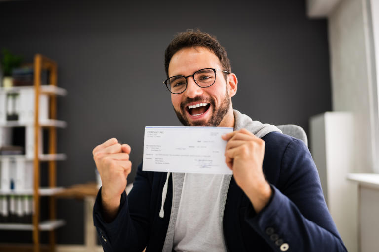 /medias/Smart-Ideas-for-What-to-do-With-Your-Tax-Refund-.jpeg?context=bWFzdGVyfGltYWdlc3w0MDA1MXxpbWFnZS9qcGVnfHN5cy1tYXN0ZXIvaW1hZ2VzL2g2MS9oMjMvODg1NDIxMzg1MzIxNC9TbWFydF9JZGVhc19mb3JfV2hhdF90b19kb19XaXRoX1lvdXJfVGF4X1JlZnVuZF8uanBlZ3wxODZiOTljNDZlMTVmMWU0ZjAyMDczYTJiNjViZWE4MThkMGVjMjM1ZTFjMmQ3ODg4MzllMTEyZGRlMTliMWUw