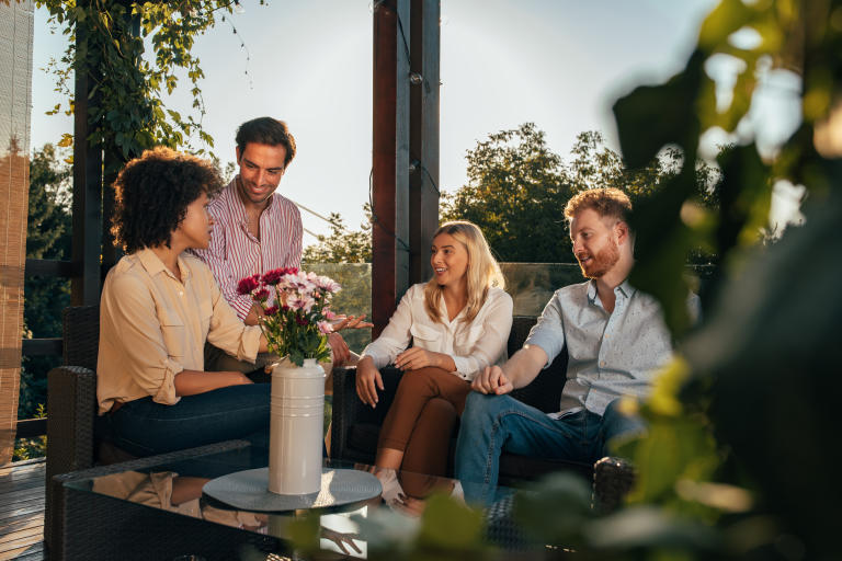 /medias/Story-5-X-Tips-To-Transition-Your-Patio-From-Winter-to-Spring.jpeg?context=bWFzdGVyfGltYWdlc3w3ODU3N3xpbWFnZS9qcGVnfHN5cy1tYXN0ZXIvaW1hZ2VzL2g1OS9oN2MvODg1NDIxNDM3NzUwMi9TdG9yeV81X1hfVGlwc19Ub19UcmFuc2l0aW9uX1lvdXJfUGF0aW9fRnJvbV9XaW50ZXJfdG9fU3ByaW5nLmpwZWd8NGU3YmEwYzU0MDM0MGIyNjRjYTI3Y2Y0OTBiOGM4ODE0ODEwNTdiZTUzMDY4ODU0NDY1ODY0MzIwOTZmYjJkYg