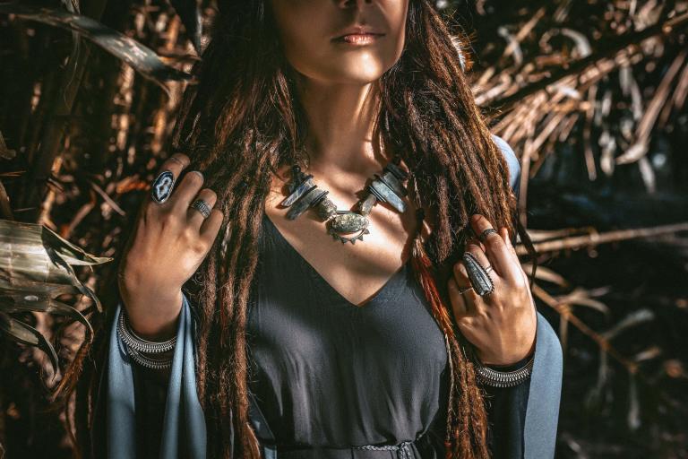 /medias/Story-7-Your-Guide-Birthstones-and-Their-Meanings.f1cb27a519bdb5b6ed34049a5b86e317.jpeg?context=bWFzdGVyfGltYWdlc3w2ODcwMXxpbWFnZS9qcGVnfHN5cy1tYXN0ZXIvaW1hZ2VzL2gwMS9oZTkvODg1NDIxNTQyNjA3OC9TdG9yeS03LS0tWW91ci1HdWlkZS1CaXJ0aHN0b25lcy1hbmQtVGhlaXItTWVhbmluZ3MuZjFjYjI3YTUxOWJkYjViNmVkMzQwNDlhNWI4NmUzMTcuanBlZ3wzY2FjNzQ0NzcyY2Q2YTlkNTJkYTRkNTk3Y2JmMGIyOTlkMGIwM2FkNDA0NTA2NjAyMjdhYTIzMDlkNjIwNzUx
