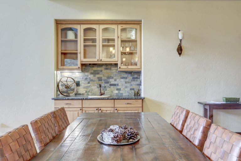 /medias/What-is-a-Hutch.png?context=bWFzdGVyfGltYWdlc3w1NzMwNHxpbWFnZS9wbmd8c3lzLW1hc3Rlci9pbWFnZXMvaDNiL2hkOC84ODU0MjEwNDQ1MzQyL1doYXRfaXNfYV9IdXRjaC5wbmd8N2VmZjdhZmZkYjI0NzRkNDk3YTM3NDlkMmZiNDY4MWQ4NmVjM2I3MzVjNThmZjJkNTNkMDk5Yjk1OWRiYTEwMg
